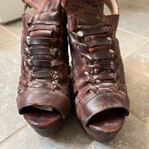 FreeBird leather sandals size 9 distressed color brown.